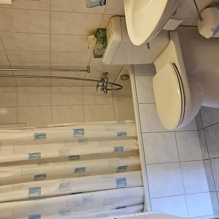 Burkhalter Appartement-fewo- Dusche Oder Bad- Wc 4-bettwohnung By Interhome *